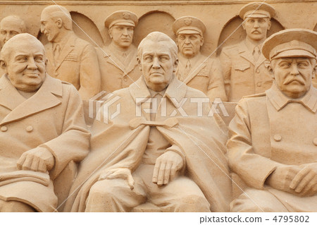 MOSCOW - SEPTEMBER 7: Sculpture politicians on All-Russian Exhib 4795802