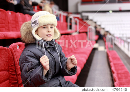 Boy get behind favourite command on hockey match Boy get behind favourite command on hockey match 4796240
