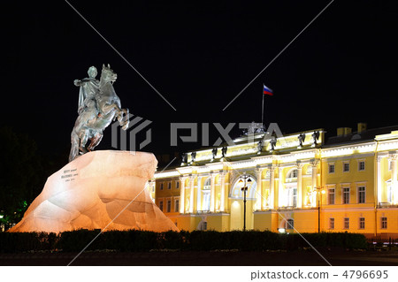 "Bronze Horseman" - monument to Peter Great (Saint-Petersburg) i 4796695