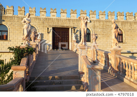Wide stair with ancient statues and sculptured rails, which cond Wide stair with ancient statues and sculptured rails, which cond 4797018