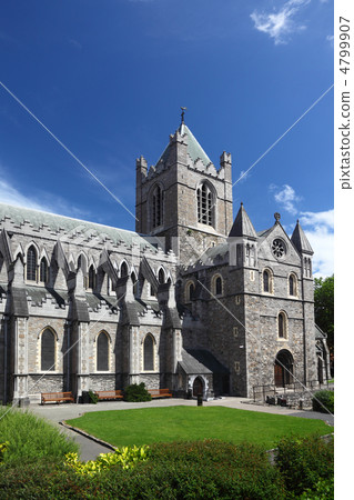 St. Patrick's Cathedral and green grass in Dublin, Ireland, vert St. Patrick's Cathedral and green grass in Dublin, Ireland, vert 4799907