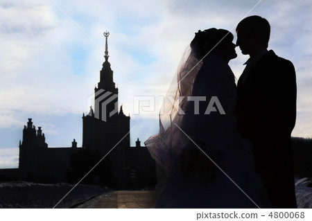Silhouettes and profiles of bride and groom at winter outdoors, Silhouettes and profiles of bride and groom at winter outdoors, 4800068