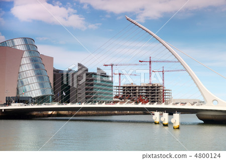 Samuel Beckett Bridge over River Liffey at day in Dublin, Irelan 4800124