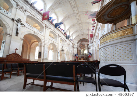 Inside Cathedral of St. Louis (cathedrale Saint-Louis-des-Invali Inside Cathedral of St. Louis (cathedrale Saint-Louis-des-Invali 4800397