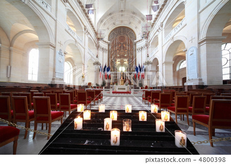 Inside Cathedral of St. Louis (cathedrale Saint-Louis-des-Invali 4800398