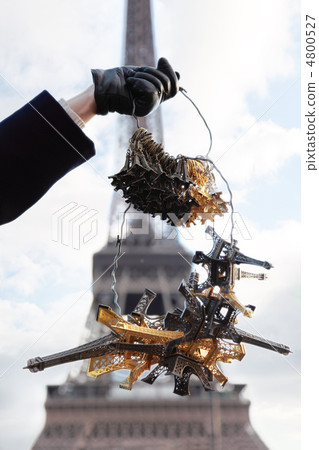 hand in a black leather glove holding bunch of souvenirs, Eiffel hand in a black leather glove holding bunch of souvenirs, Eiffel 4800527