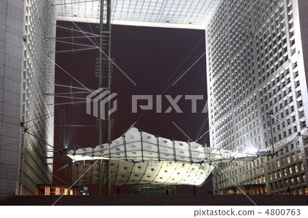 Arch in La Defense business district at night in Paris, France, 4800763
