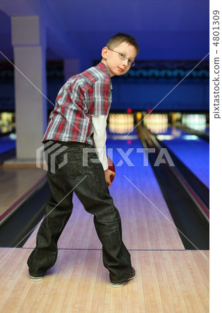 Boy looks back and qualify to throw ball for bowling Boy looks back and qualify to throw ball for bowling 4801309