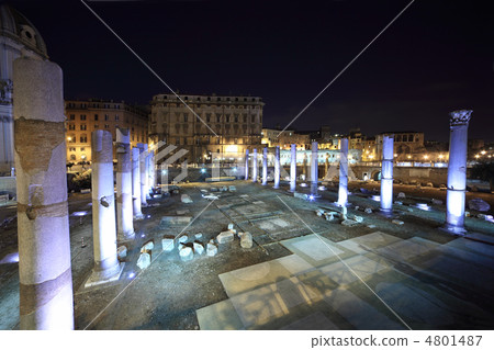 details columns of Trajan Forum at summer night in Rome, Italy 4801487