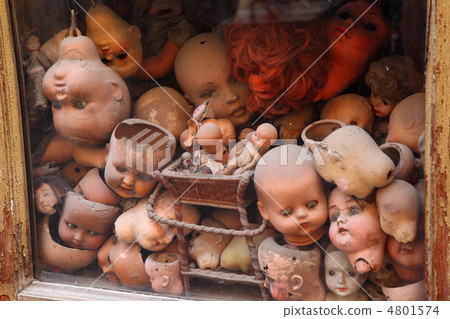 old showcase with many old heads dolls, red doll hair, several s 4801574
