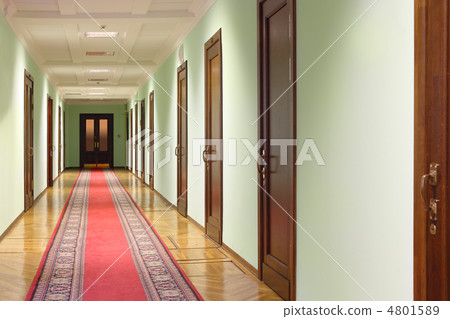 long hallway with brown wood doors, door at end of corridor, red 4801589