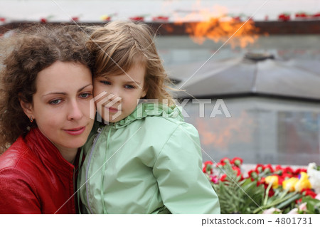 beautiful little girl and mother stands near memorial, eternal f beautiful little girl and mother stands near memorial, eternal f 4801731