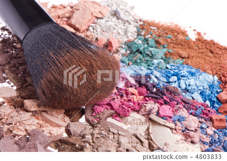 set of multicolor crushed eyeshadows 4803833