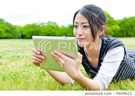 平板電腦和女性 4804622