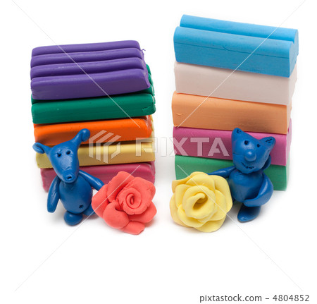 Plasticine of the toy and plates 4804852