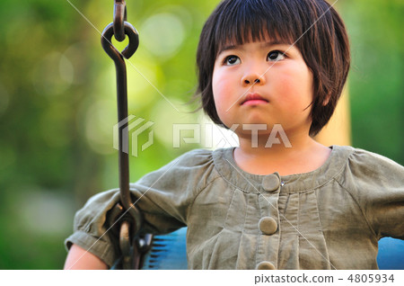 一個女兒享受鞦韆7 一個女兒享受鞦韆7 4805934