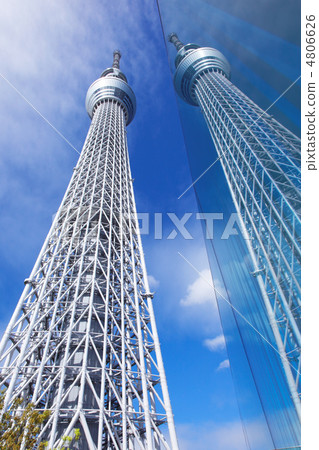 The Tokyo Sky Tree spreading the blue sky and the Tokyo Sky Tree shining on the wall 4806626