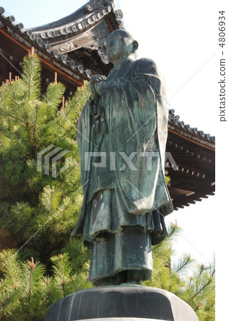 'Honen'的雕像（Kikuseraji /佐賀區，京都市） 4806934