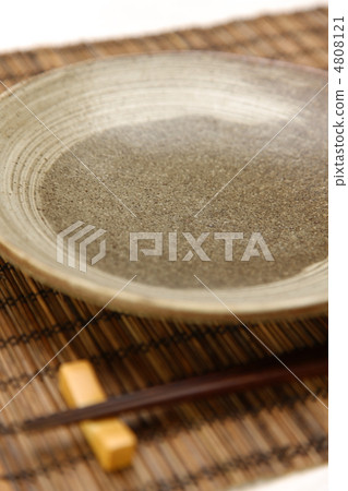 Dishes and chopsticks 4808121