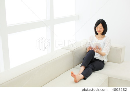 A girl who reads A girl who reads 4808282