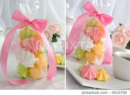 Mini cakes "meringue" of different colors Mini cakes "meringue" of different colors 4810780