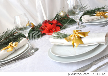 Coordinated decorative napkin on a plate with cutlery Coordinated decorative napkin on a plate with cutlery 4811164