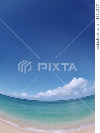 Clear blue sea background 4811897