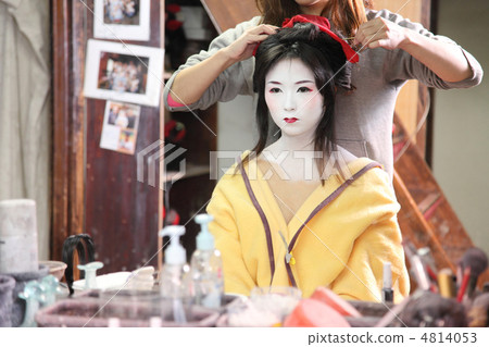 Maiko makeup scene 4814053