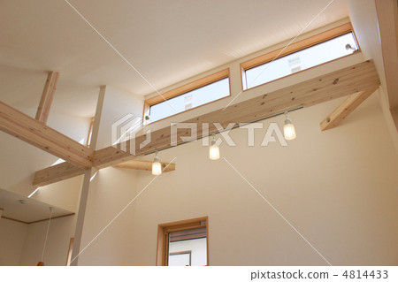 High sidelight and beam revealed ceiling High sidelight and beam revealed ceiling 4814433
