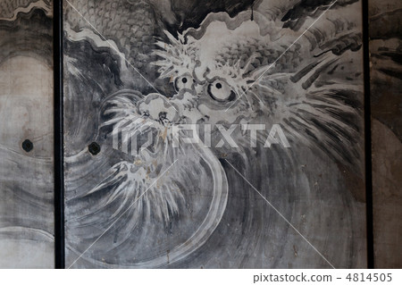 Dragon figure 4814505