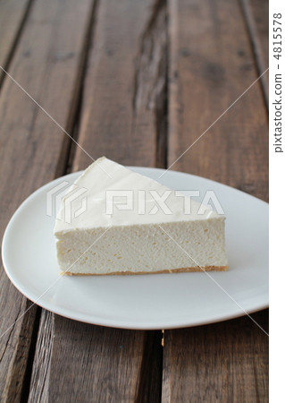 Homemade rare cheesecake with cut cookie bottom 4815578