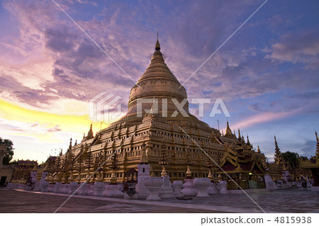 緬甸的Shoezie-gon Paya 緬甸的Shoezie-gon Paya 4815938