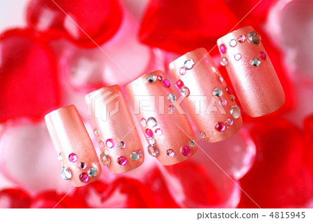 nail  4815945