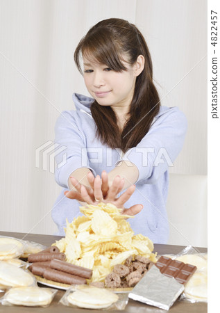 A woman with patience for sweets 4822457