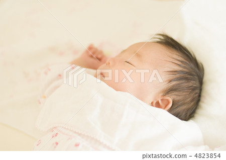 Sleeping baby 4823854