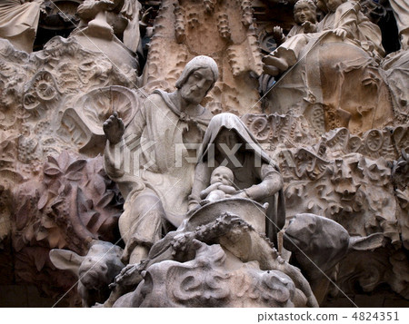 Birth façade 4824351