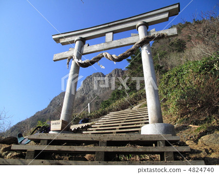 Mountain peak from Ishizumi climbing road 4824740