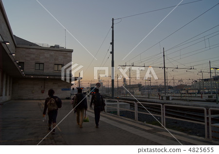 Morning glow of Termini station Morning glow of Termini station 4825655