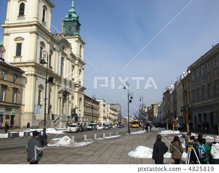 Poland _ Warsaw _ Holy Cross church _ city skyline 4825819