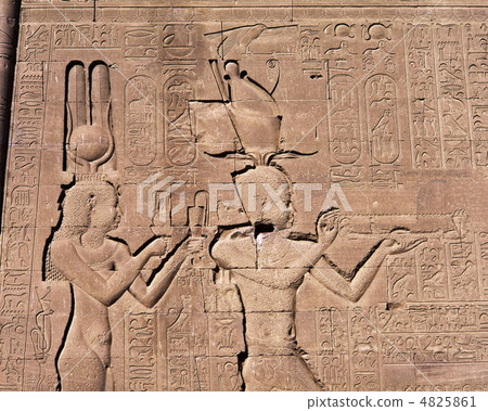 哈索爾寺廟克利奧帕特拉7和Caesarion的救濟 哈索爾寺廟克利奧帕特拉7和Caesarion的救濟 4825861