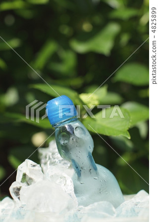 Refreshing drink 4825899