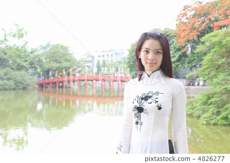 Vietnamese beautiful woman with beautiful Ao-zai 4826277
