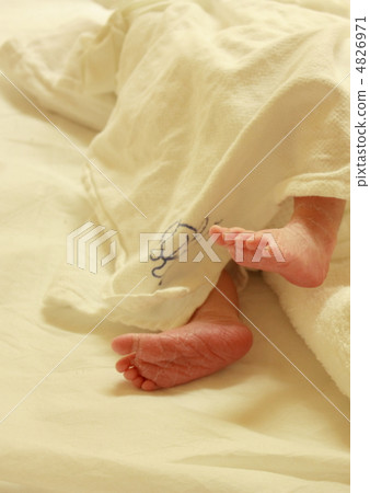 新生兒的腳 4826971