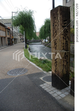 'Chirimen服裝出生地'的石碑（京都市中京區） 4827209