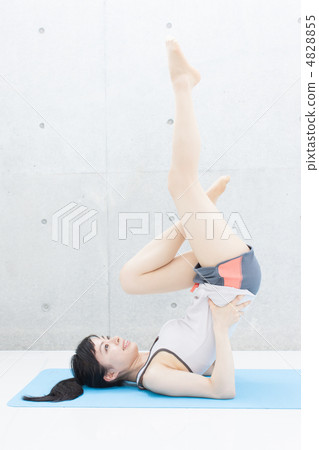 Women stretching Women stretching 4828855