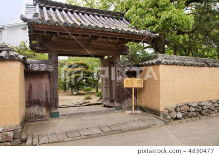 氏族學校的大門 4830477