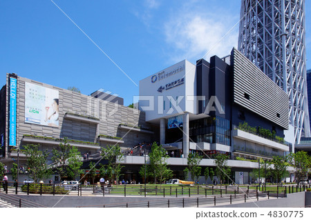 東京天空樹鎮和傳播藍天的天空樹 東京天空樹鎮和傳播藍天的天空樹 4830775