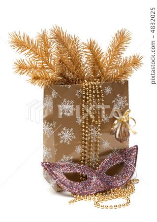 Cristmas gift package, mask 4832025