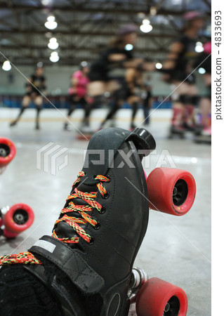 Roller derby skater knocked out Roller derby skater knocked out 4833693