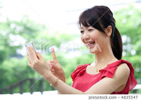 使用手機的女人 4835547